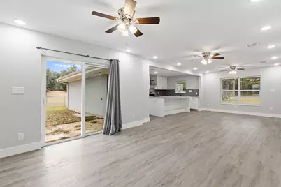 813 Central Avenue, Elgin, TX 78621 - Photo 11