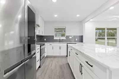 813 Central Avenue, Elgin, TX 78621 - Photo 9