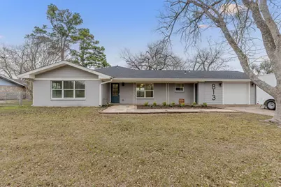 813 Central Avenue, Elgin, TX 78621 - Photo 3