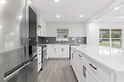 813 Central Avenue, Elgin, TX 78621 - Photo 9