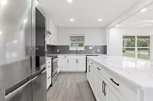 813 Central Ave, Elgin, TX 78621 - Photo 9