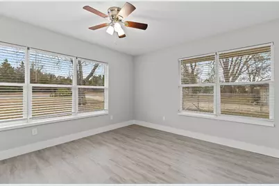 813 Central Avenue, Elgin, TX 78621 - Photo 15