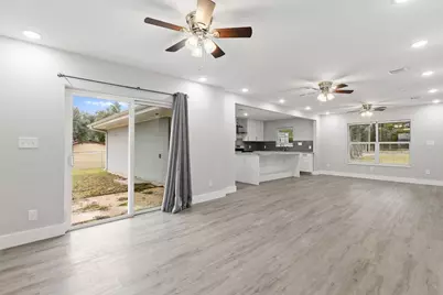 813 Central Avenue, Elgin, TX 78621 - Photo 11