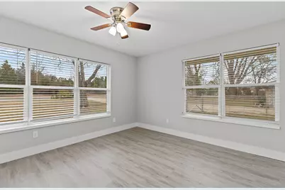 813 Central Avenue, Elgin, TX 78621 - Photo 15