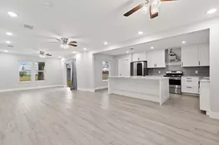 813 Central Ave, Elgin, TX 78621 - Photo 3