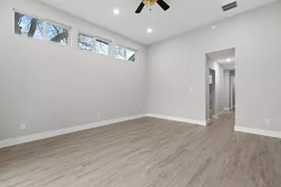 813 Central Ave, Elgin, TX 78621 - Photo 21