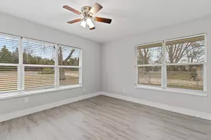 813 Central Ave, Elgin, TX 78621 - Photo 13