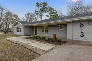 813 Central Ave, Elgin, TX 78621 - Photo 1