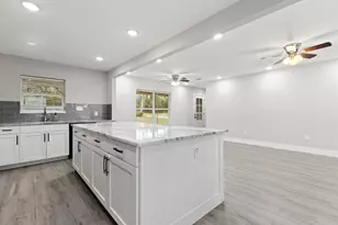 813 Central Ave, Elgin, TX 78621 - Photo 5