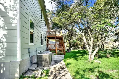 207 Oakwood Loop, San Marcos, TX 78666 - Photo 3