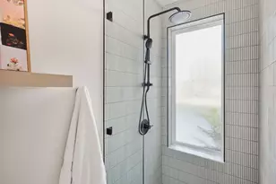 1404 Garden St, Austin, TX 78702 - Photo 7