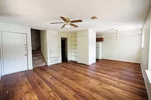 115 S Frio St, Lockhart, TX 78644 - Photo 3