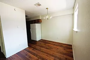 115 S Frio St, Lockhart, TX 78644 - Photo 5