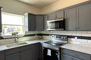 501 Maple St, Taylor, TX 76574 - Photo 7