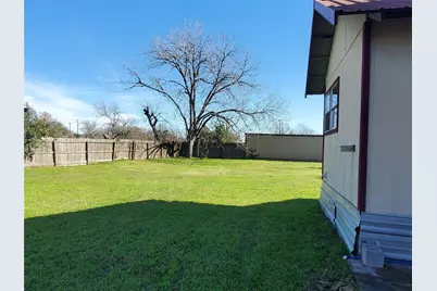 422 W North Main Street, Flatonia, TX 78941 - Photo 21