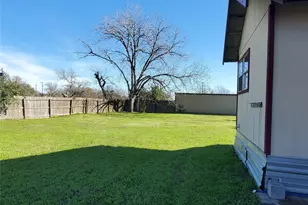 422 W North Main St, Flatonia, TX 78941 - Photo 21