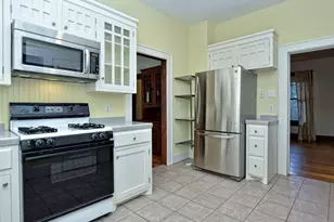 403 W 37th St, Austin, TX 78705 - Photo 9