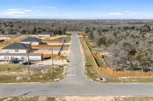 131 Los Robles Rd, Elgin, TX 78621 - Photo 1