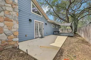 418 W Holland St, San Marcos, TX 78666 - Photo 35