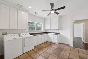 418 W Holland St, San Marcos, TX 78666 - Photo 31