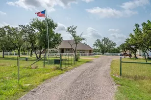 3692 Co Rd 207, Liberty Hill, TX 78642 - Photo 35