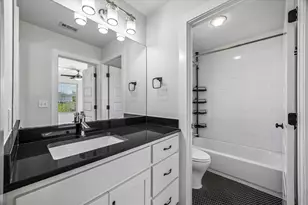 1182 Ridgeway Dr, Austin, TX 78702 - Photo 9