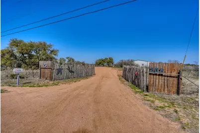 202 Rio Llano Dr W, Llano, TX 78643 - Photo 3
