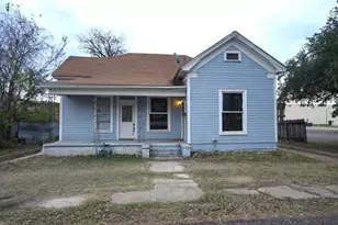 107 S Crockett Ave, Cameron, TX 76520 - Photo 1