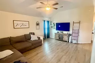 107 Jim Dandy Dr, Elgin, TX 78621 - Photo 7