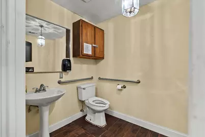 521 E Davis Street, Luling, TX 78648 - Photo 35