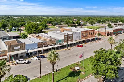 521 E Davis Street, Luling, TX 78648 - Photo 45