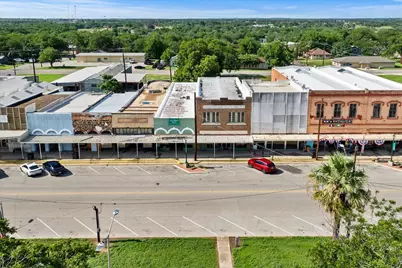 521 E Davis Street, Luling, TX 78648 - Photo 43