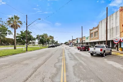 521 E Davis Street, Luling, TX 78648 - Photo 47