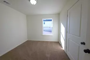 2002 W 2nd St, Taylor, TX 76574 - Photo 9