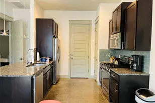 1013 Lambie St, Austin, TX 78702 - Photo 5