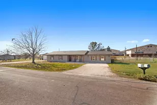 301 N 8th St, Jarrell, TX 76537 - Photo 3