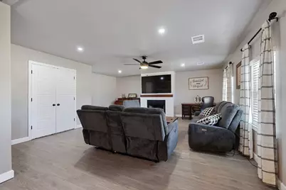 301 N 8th Street, Jarrell, TX 76537 - Photo 5