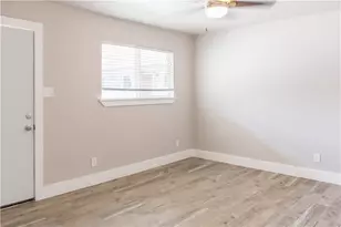 1302 E 52nd St, Austin, TX 78723 - Photo 3