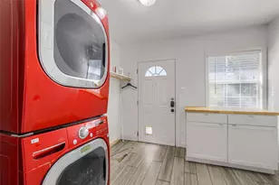 909 Chote Ave, Austin, TX 78702 - Photo 15