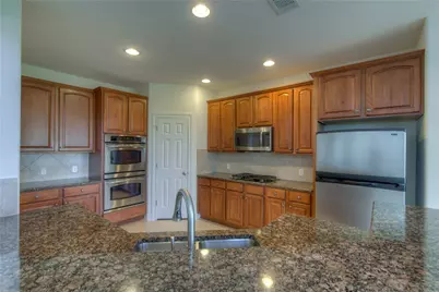 11209 Woodland Hills Trail, Austin, TX 78732 - Photo 7