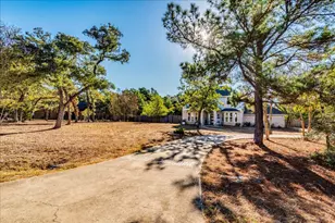 171 N Pin Oak Crossing, Elgin, TX 78621 - Photo 5