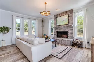 171 N Pin Oak Crossing, Elgin, TX 78621 - Photo 7