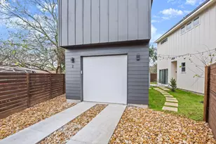 1105 S Meadows Dr, Austin, TX 78758 - Photo 11