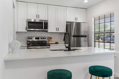 607 Magnolia Street, Bastrop, TX 78602 - Photo 3