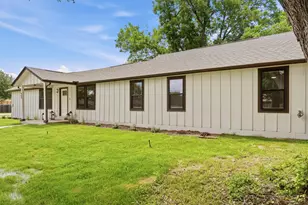 404 E Wolf St, Granger, TX 76530 - Photo 3