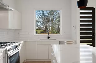 910 Nalide St, Austin, TX 78745 - Photo 11