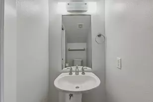 1305 E 6th St, Austin, TX 78702 - Photo 7