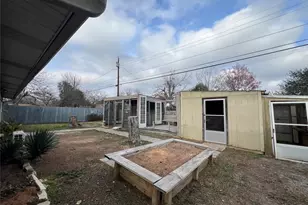 2204 Smith Ave, Taylor, TX 76574 - Photo 37