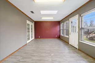 2204 Smith Ave, Taylor, TX 76574 - Photo 21