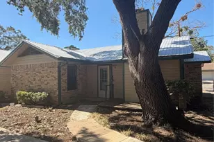 728 W San Antonio St, Lockhart, TX 78644 - Photo 1